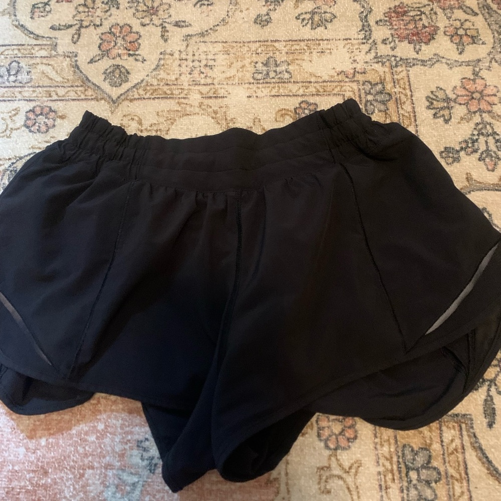 Black Lululemon size 8 2.5 inseam